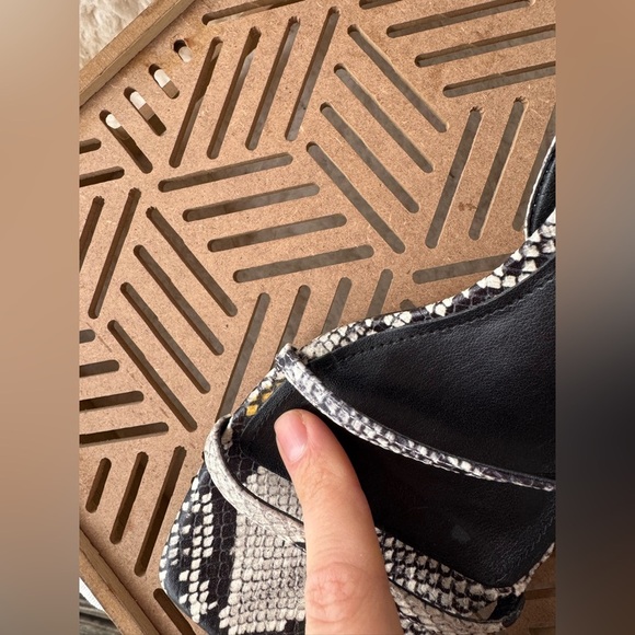 MARC FISHER - GOVE 2 LEATHER SANDAL Leather Snake Print Dress Sandals Size 8.5 - Picture 12 of 13